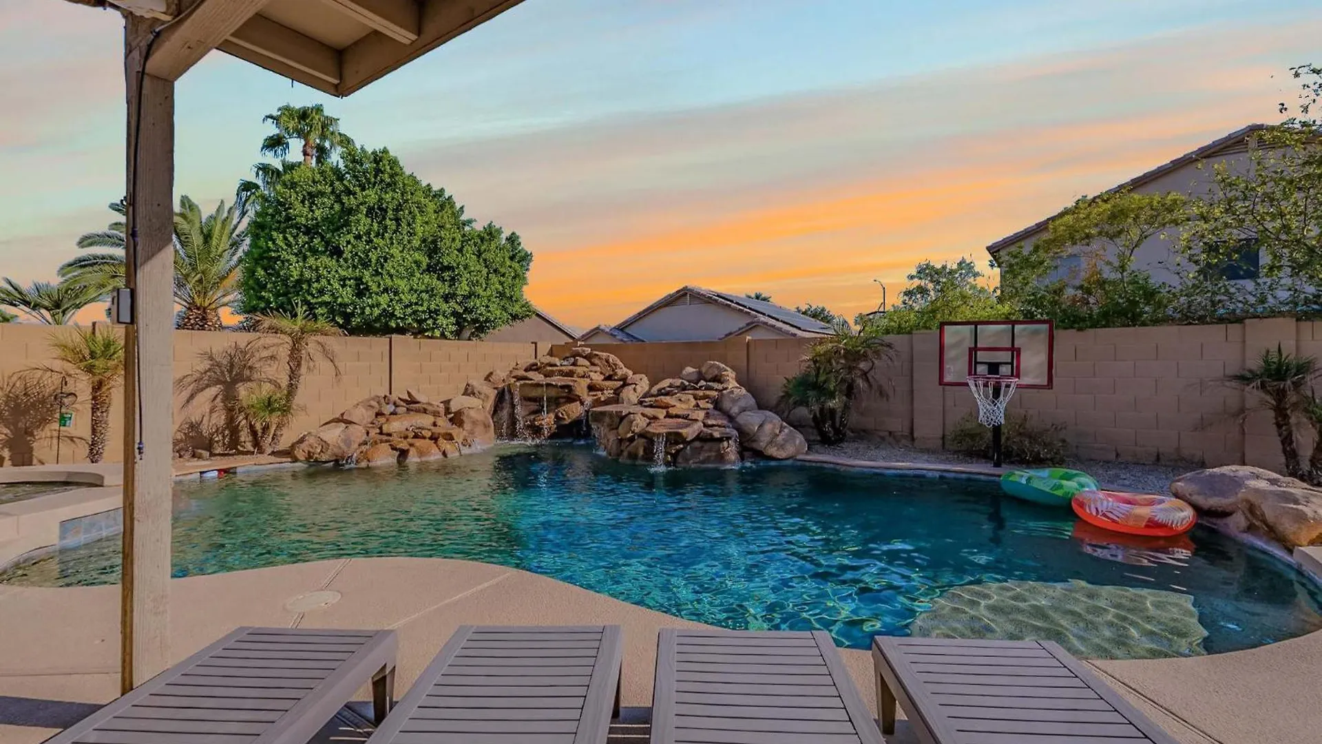 Holiday home Private 2Br Oasis - 10 Min To Stadium & Pool Avondale